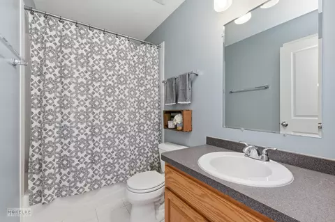 Bath - 814 Edgewater Dr, Minooka, IL 60447 photo 4 of 4