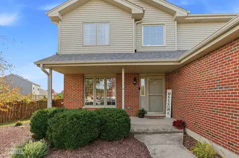 Exterior - 814 Edgewater Dr, Minooka, IL 60447 photo 2 of 10