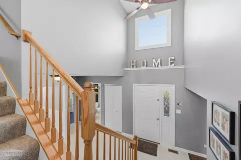 Entry Way - 814 Edgewater Dr, Minooka, IL 60447 photo 2 of 2