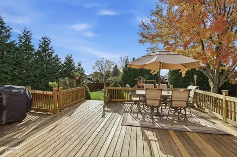 Exterior - 814 Edgewater Dr, Minooka, IL 60447 photo 6 of 10