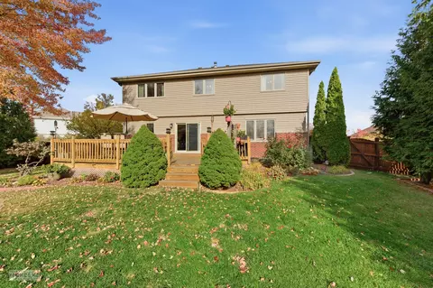 Exterior - 814 Edgewater Dr, Minooka, IL 60447 photo 10 of 10