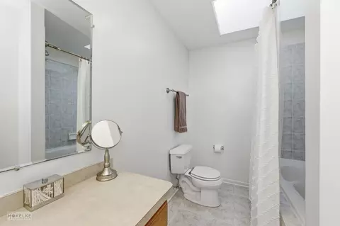 Bath - 814 Edgewater Dr, Minooka, IL 60447 photo 3 of 4