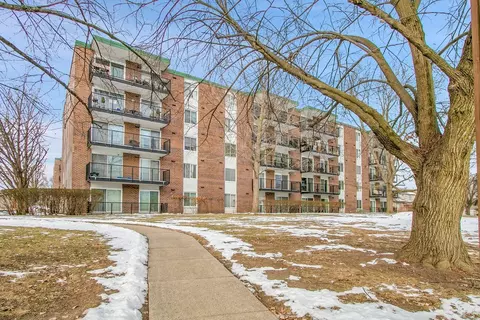 5 S040 Pebblewood Ln #E103, Naperville, IL 60563