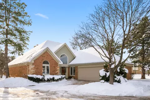336 Rivershire Ct, Lincolnshire, IL 60069