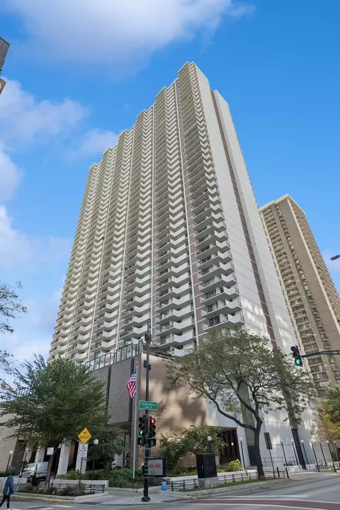 6033 N Sheridan Rd #36G, Chicago, IL 60660