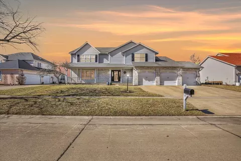 2205 Edgewater Pl, Champaign, IL 61822