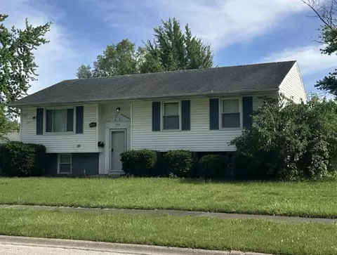 250 E Maple Dr, Glenwood, IL 60425