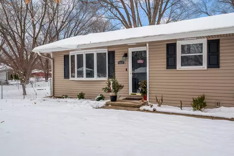 1517 Minns Dr, Machesney Park, IL 61115