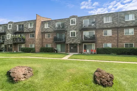9390 Bay Colony Dr #3N, Des Plaines, IL 60016