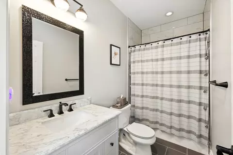 Bath - 3518 Oak Ave, Brookfield, IL 60513 photo 5 of 6