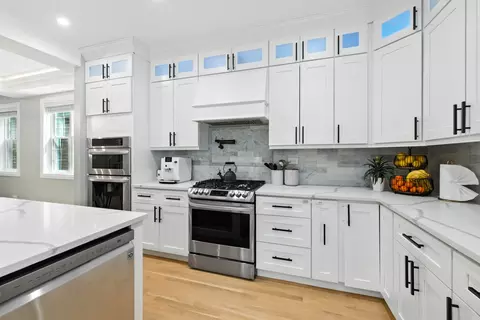 Kitchen - 3518 Oak Ave, Brookfield, IL 60513 photo 4 of 5