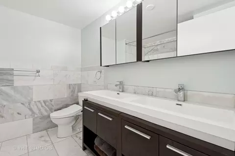 Bath - 212 E Cullerton St #PH06, Chicago, IL 60616 photo 1 of 3