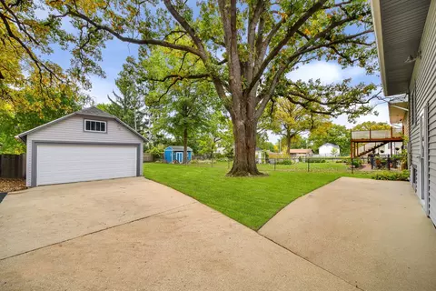 Exterior - 215 N Oak Ave, Bartlett, IL 60103 photo 4 of 6