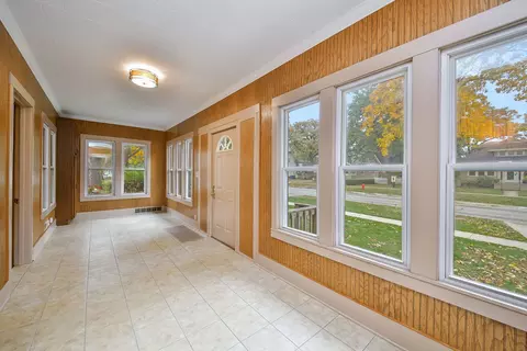 Exterior - 215 N Oak Ave, Bartlett, IL 60103 photo 3 of 6