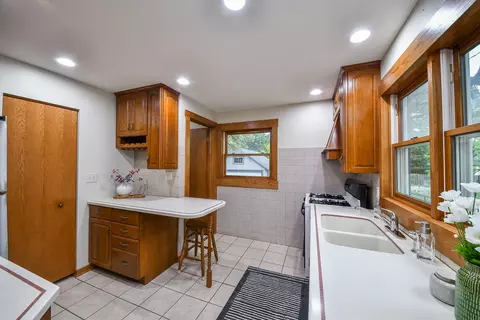 Kitchen - 215 N Oak Ave, Bartlett, IL 60103 photo 1 of 3