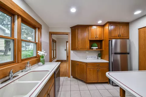 Kitchen - 215 N Oak Ave, Bartlett, IL 60103 photo 2 of 3