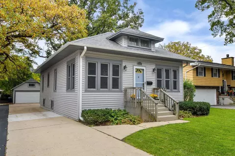 Exterior - 215 N Oak Ave, Bartlett, IL 60103 photo 2 of 6