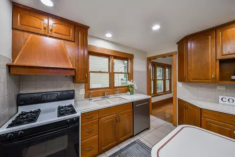 Kitchen - 215 N Oak Ave, Bartlett, IL 60103 photo 3 of 3