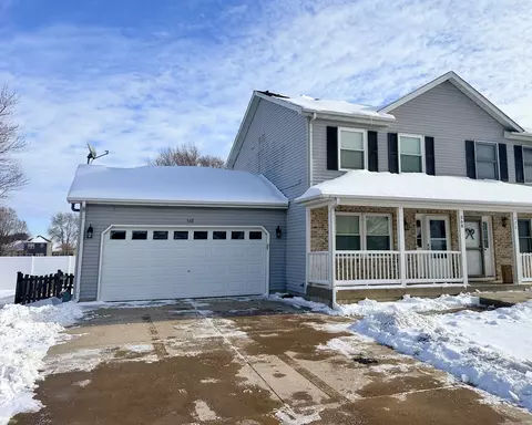 568 S Elizabeth St, Maple Park, IL 60151