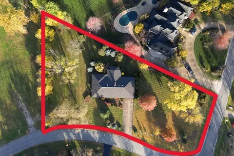 520 Ridgemoor Dr, Willowbrook, IL 60527