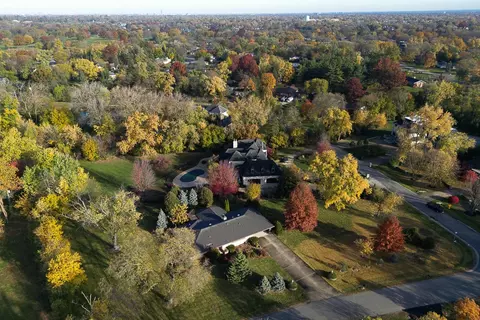 520 Ridgemoor Dr, Willowbrook, IL 60527 photo 5