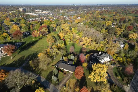 520 Ridgemoor Dr, Willowbrook, IL 60527 photo 4