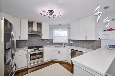 Kitchen - 2002 Havenhill Dr, Plainfield, IL 60586 photo 2 of 3