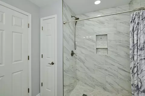Bath - 2002 Havenhill Dr, Plainfield, IL 60586 photo 3 of 5