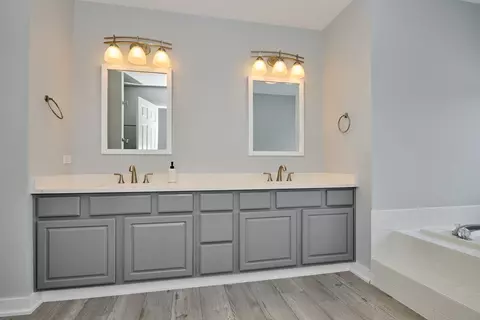 Bath - 2002 Havenhill Dr, Plainfield, IL 60586 photo 4 of 5