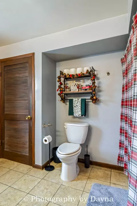 Bath - 545 S Fraser Ave, Kankakee, IL 60901 photo 3 of 3
