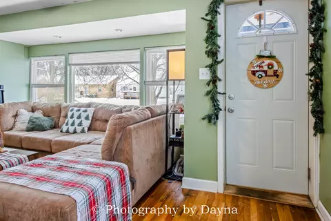Entry Way - 545 S Fraser Ave, Kankakee, IL 60901 photo 1 of 4