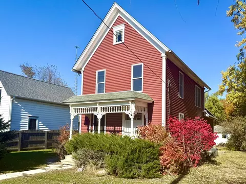 136 W Chestnut St, Compton, IL 61318