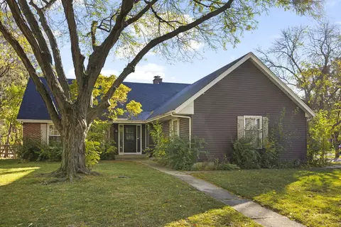 210 Westmoreland Ln, Naperville, IL 60540