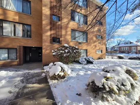 2700 W Lunt Ave #201, Chicago, IL 60645