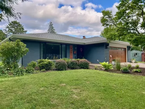 419 S Royal Ct, Palatine, IL 60067