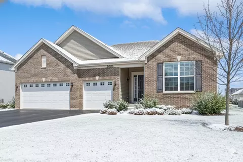 2096 Country Hills Dr, Yorkville, IL 60560