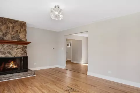 Living - 8101 S Oketo Ave, Bridgeview, IL 60455 photo 2 of 3