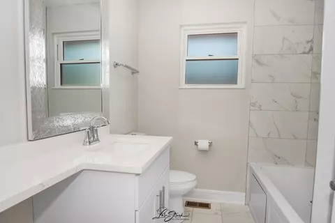 Bath - 8101 S Oketo Ave, Bridgeview, IL 60455 photo 1 of 1