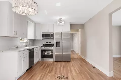 Kitchen - 8101 S Oketo Ave, Bridgeview, IL 60455 photo 2 of 2