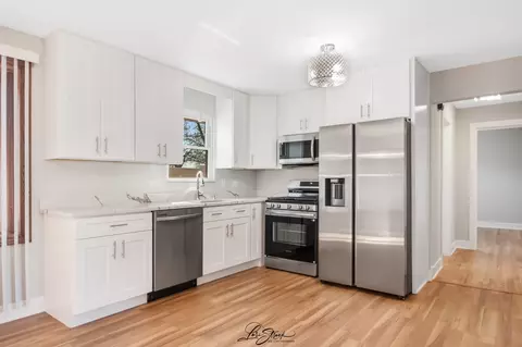 Kitchen - 8101 S Oketo Ave, Bridgeview, IL 60455 photo 1 of 2