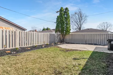 Exterior - 8101 S Oketo Ave, Bridgeview, IL 60455 photo 4 of 4