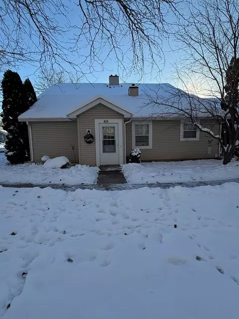 434 N Cambridge Dr, Palatine, IL 60067