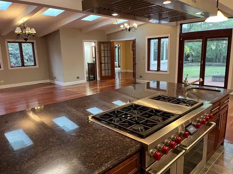 Kitchen - 1821 E Boulder Dr, Mount Prospect, IL 60056 photo 6 of 7