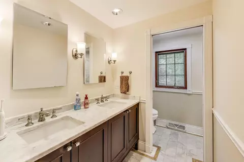 Bath - 1821 E Boulder Dr, Mount Prospect, IL 60056 photo 2 of 4