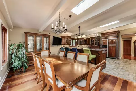 Dining - 1821 E Boulder Dr, Mount Prospect, IL 60056 photo 3 of 5