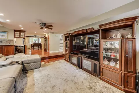 Living - 1821 E Boulder Dr, Mount Prospect, IL 60056 photo 13 of 13