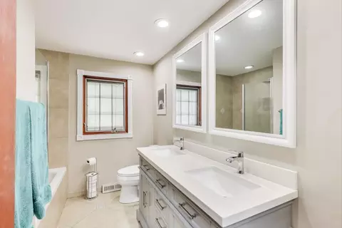 Bath - 1821 E Boulder Dr, Mount Prospect, IL 60056 photo 4 of 4