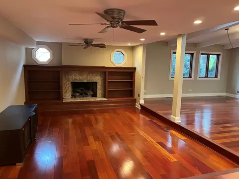 Living - 1821 E Boulder Dr, Mount Prospect, IL 60056 photo 11 of 13