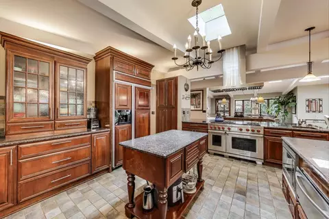 Kitchen - 1821 E Boulder Dr, Mount Prospect, IL 60056 photo 7 of 7