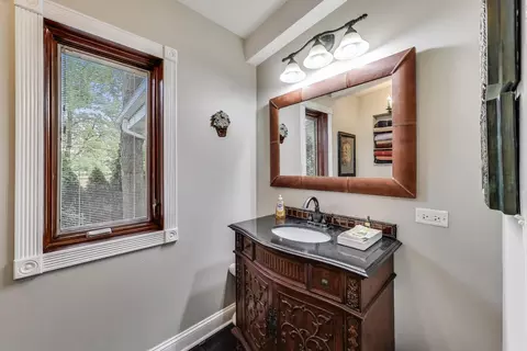 Bath - 1821 E Boulder Dr, Mount Prospect, IL 60056 photo 1 of 4